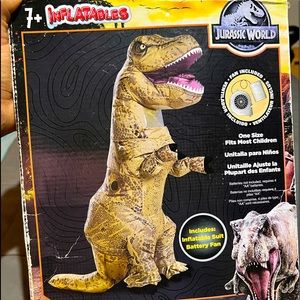 Needs 4 AA batteries